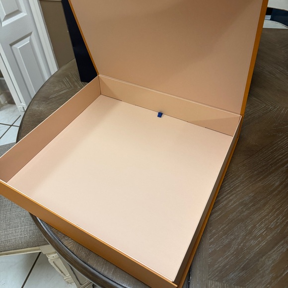 Louis Vuitton Jouyeuses Fêtes Gift Bag, Box, and Ribbon - Picture 2 of 8